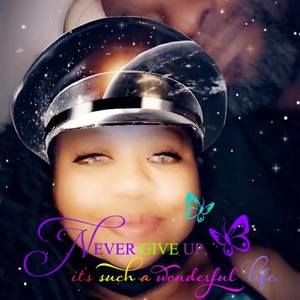 Meet your Posher, Gloria